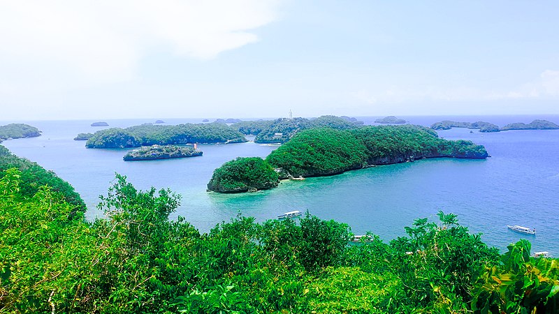 مائة جزيرة في الفلبين